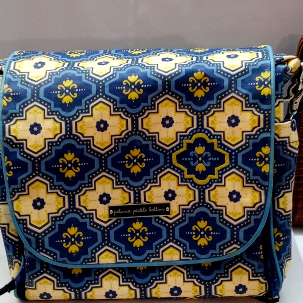 Petunia pickle bottoms diaper bag